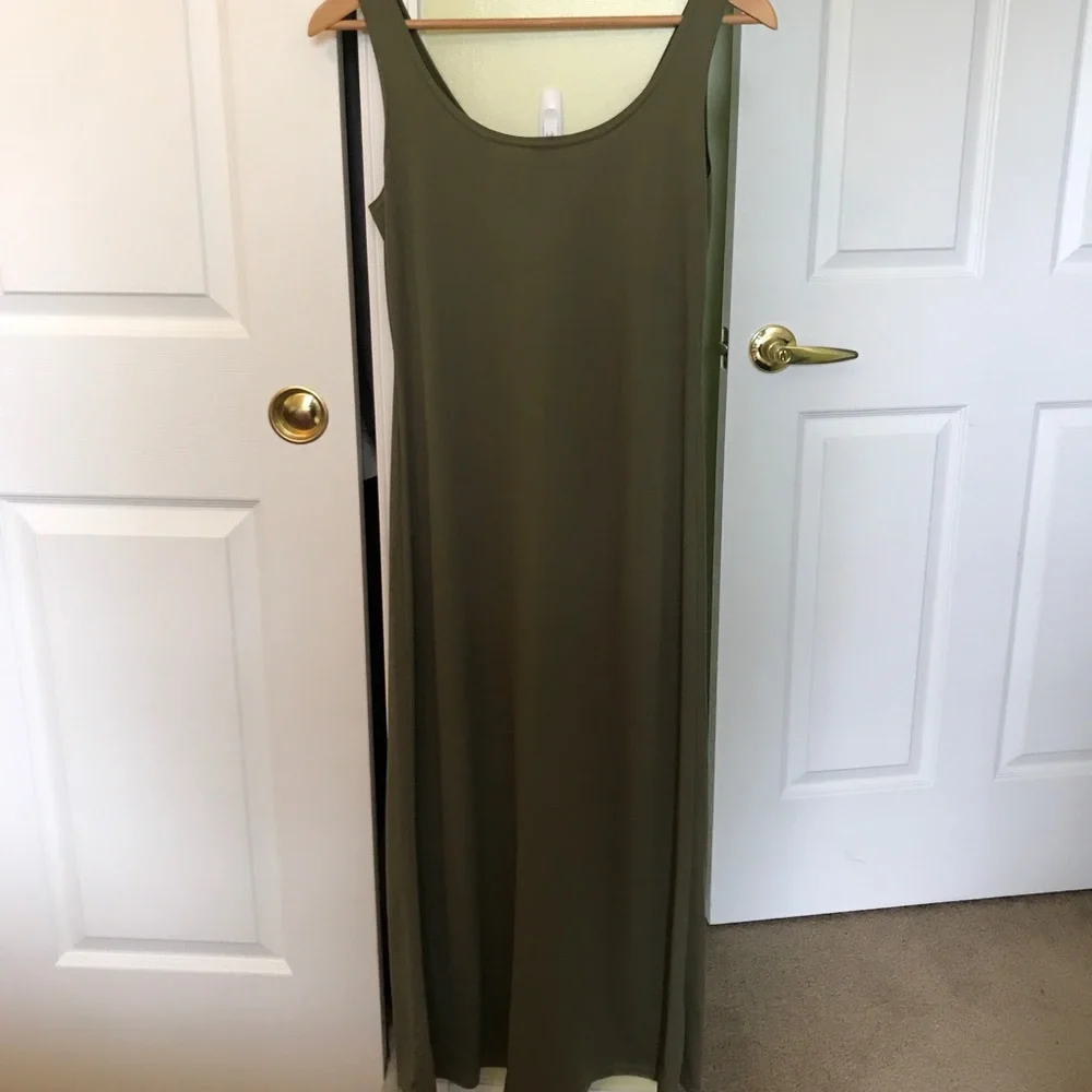 Long, lightweight dress for Special Occasion - Picture 2 of 6